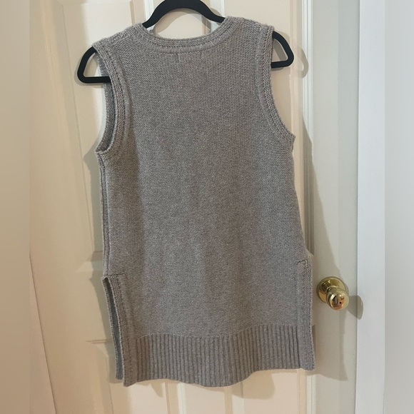 Long gray vest ; size M - Picture 2 of 2